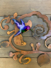 Load image into Gallery viewer, Rusted Metal Vine
