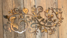 Load image into Gallery viewer, Rusted Metal Vine

